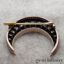 Charger l'image dans la galerie, Broche XIXè s. croissant de lune diamants, or et argent