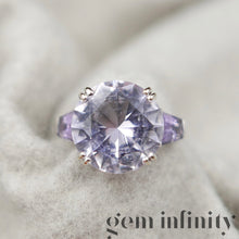 Upload image to gallery, Mauboussin, ‘extrêmement libre et sensuel’, 750 white gold ring set with amethysts