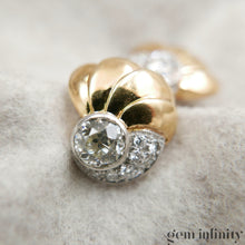 Charger l'image dans la galerie, Paire de clips d’oreilles années 1940-50 or et diamants