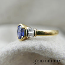 Upload image to gallery, Sapphire and diamond 750 gold ring