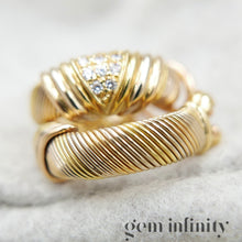 Charger l'image dans la galerie, Cartier, boucles d’oreilles trois ors et diamants