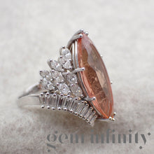 Charger l&#39;image dans la galerie, Bague marquise or gris, topazes impériale et diamants
