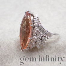 Charger l&#39;image dans la galerie, Bague marquise or gris, topazes impériale et diamants
