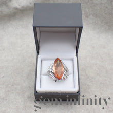 Charger l&#39;image dans la galerie, Bague marquise or gris, topazes impériale et diamants
