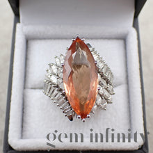 Charger l&#39;image dans la galerie, Bague marquise or gris, topazes impériale et diamants
