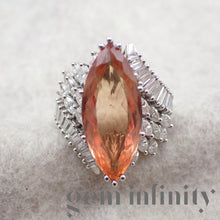 Charger l&#39;image dans la galerie, Bague marquise or gris, topazes impériale et diamants
