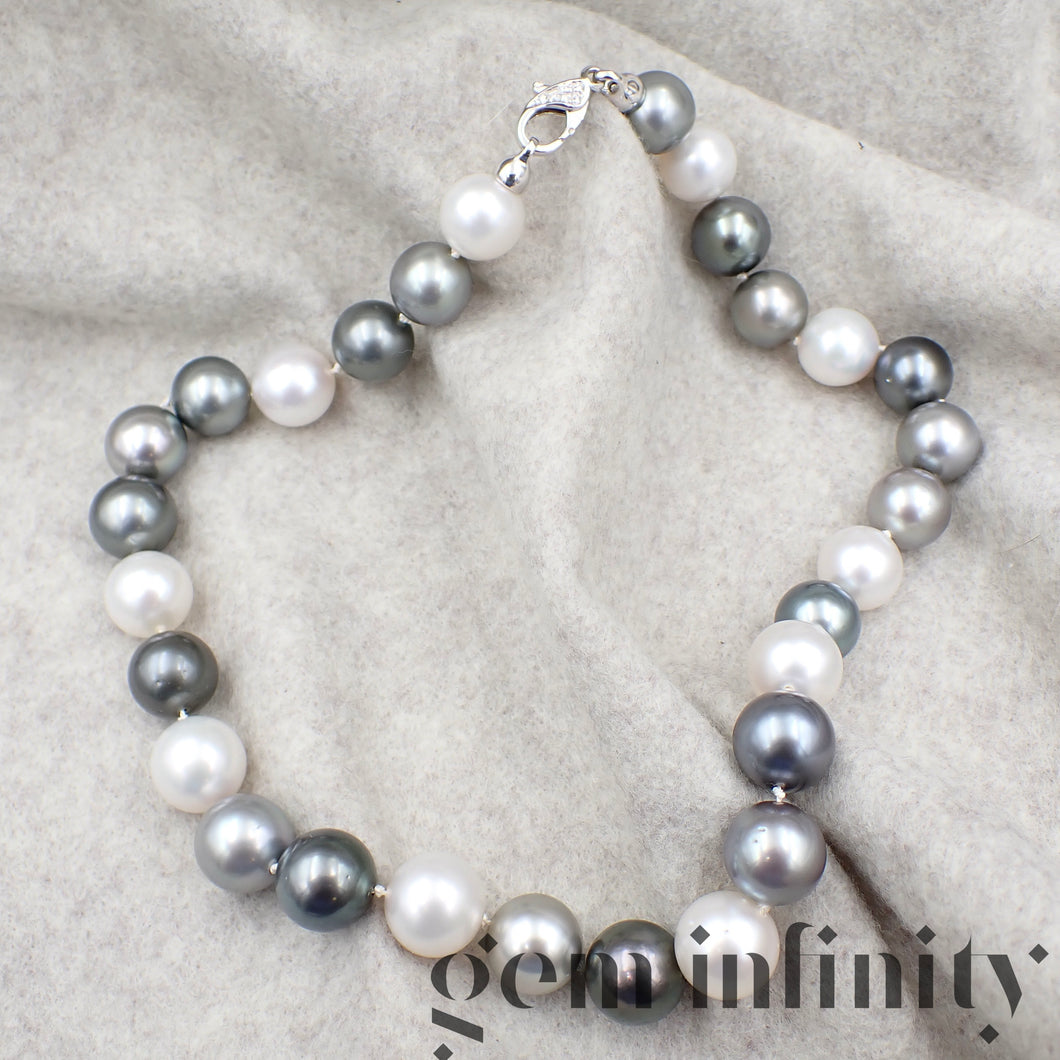 South Sea and Tahiti Pearl Necklace
