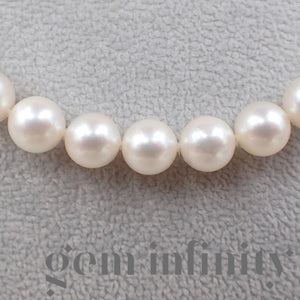 Mikimoto, collier de perles Akoya, fermoir or