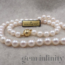 Charger l&#39;image dans la galerie, Mikimoto, collier de perles Akoya, fermoir or
