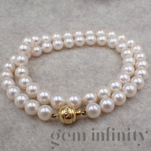 Charger l&#39;image dans la galerie, Mikimoto, collier de perles Akoya, fermoir or
