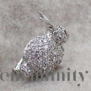 Broche lapin or gris, diamants et rubis