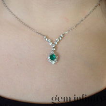Charger l&#39;image dans la galerie, Collier or gris émeraude et diamants
