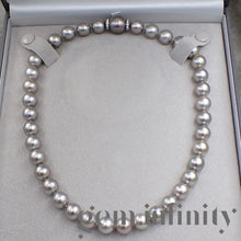 Charger l&#39;image dans la galerie, Collier de perles grises Tahiti, fermoir or gris et diamants
