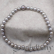 Charger l&#39;image dans la galerie, Collier de perles grises Tahiti, fermoir or gris et diamants
