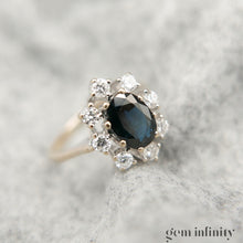 Charger l&#39;image dans la galerie, Bague fleur or gris saphir et diamants
