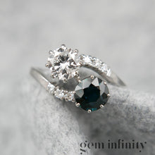 Charger l&#39;image dans la galerie, Bague ‘toi &amp; moi’ or gris, saphir et diamants
