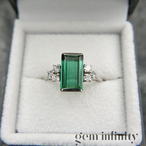 Green tourmaline and diamonds white gold ring