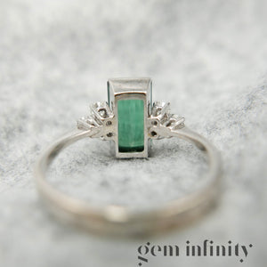 Green tourmaline and diamonds white gold ring