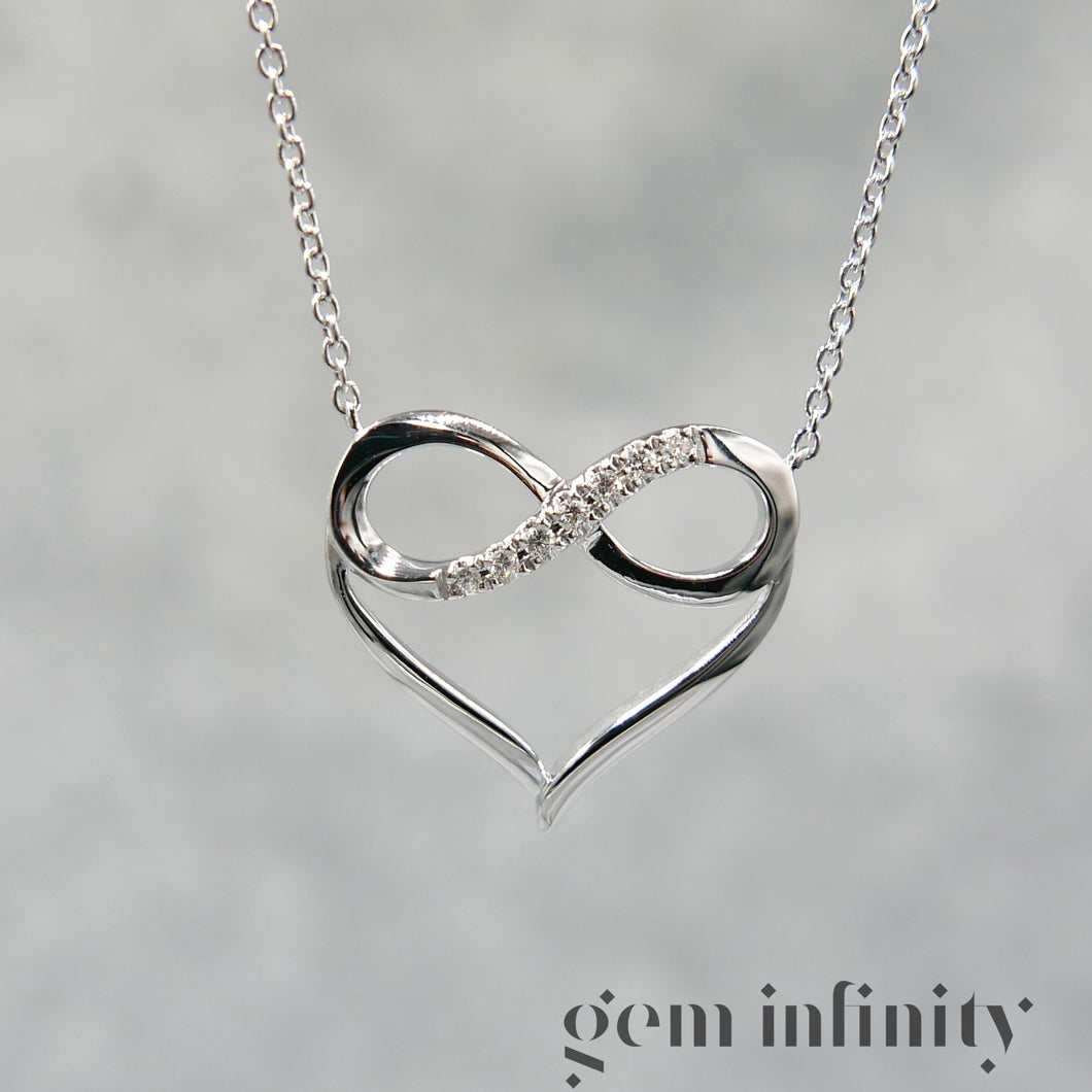 White gold 'infinite love' necklace set with diamonds