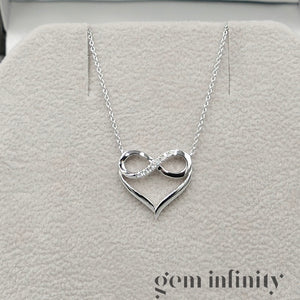 White gold 'infinite love' necklace set with diamonds