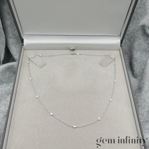Collier or gris et diamants