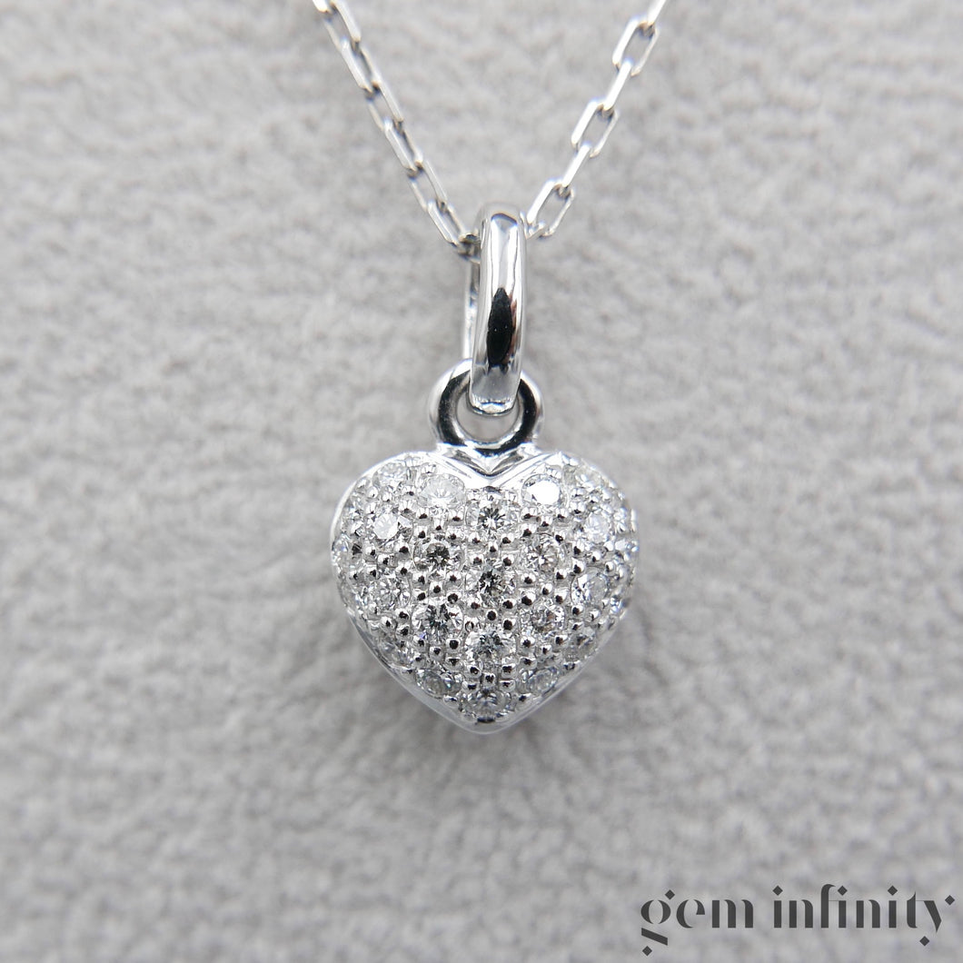 White gold and diamond pendant necklace