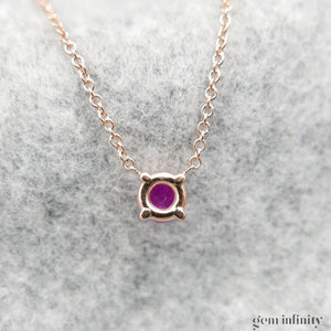 Collier or rose et cabochon rond de rubis