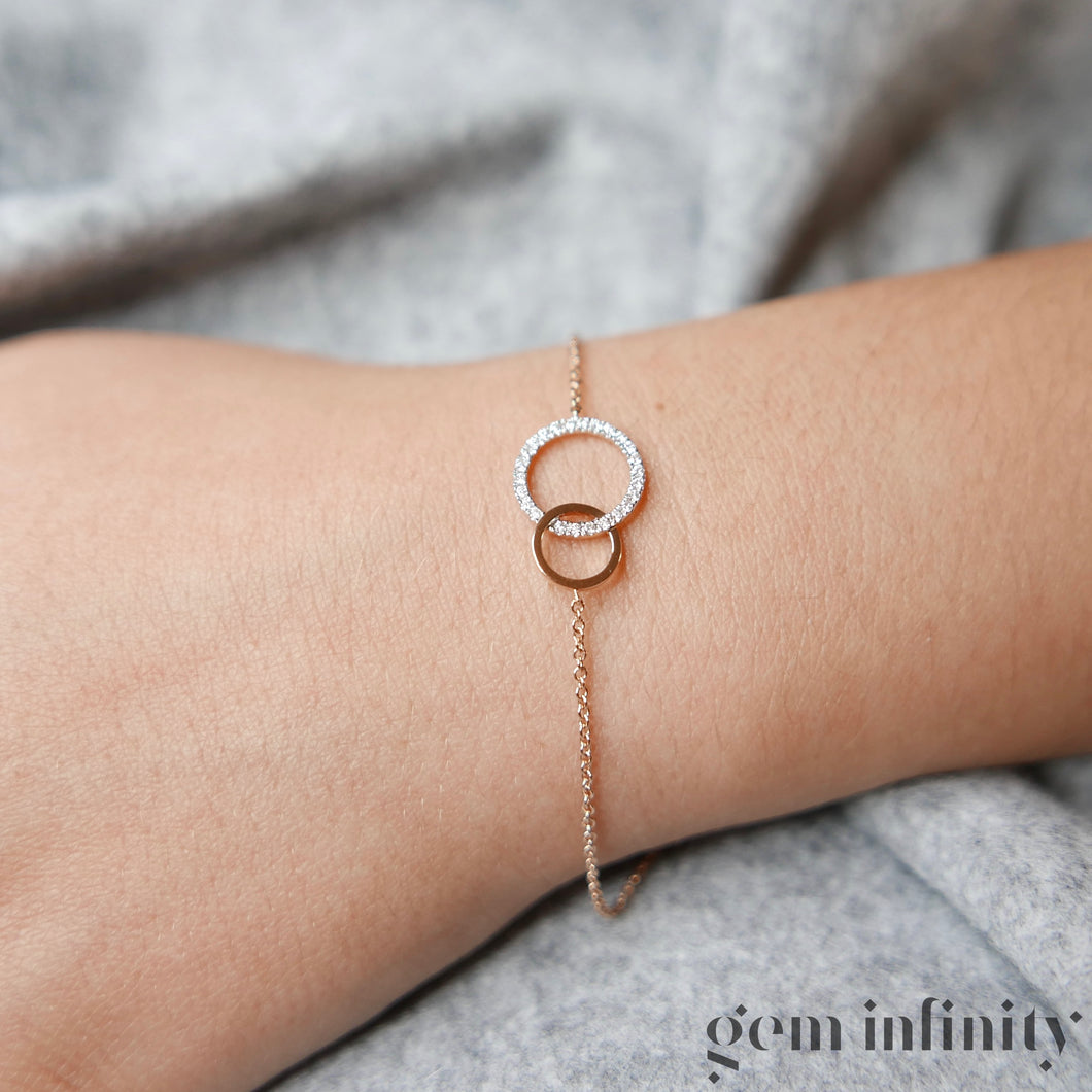 Pink gold and diamonds intertwined circles bracelet